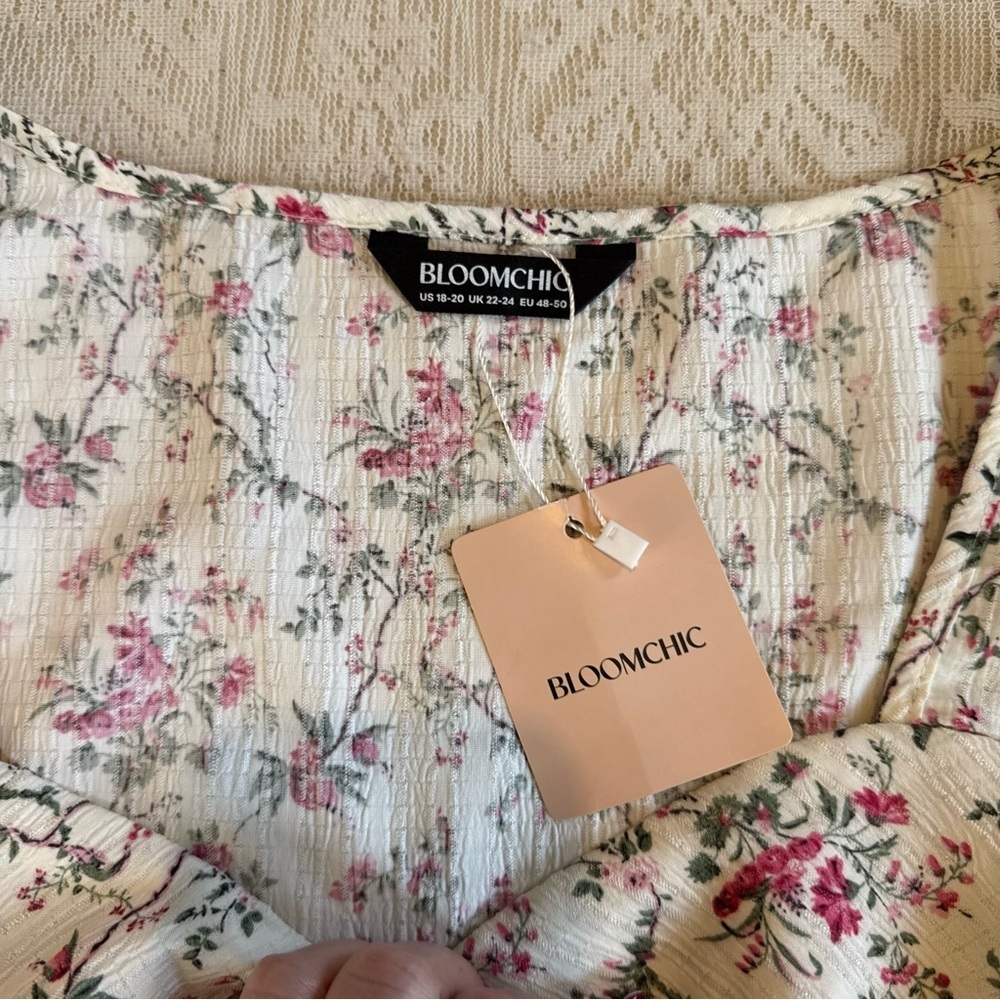 NWT Bloomchic knotted floral print flare sleeve blouse - Picture 4 of 11